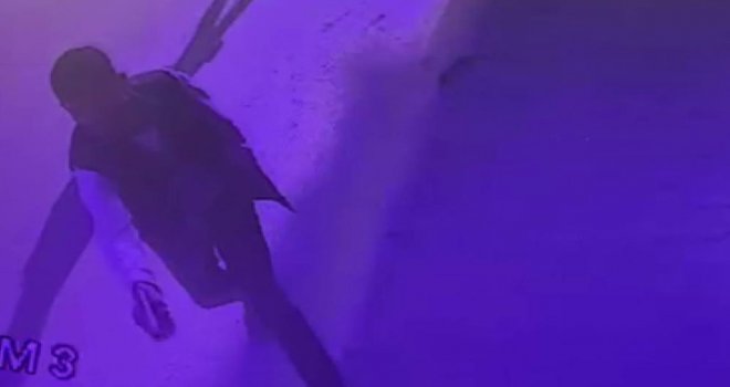 Cadde ortasında 2 kişi silahla böyle çatıştı