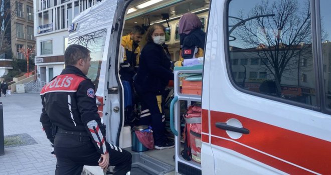 Cadde ortasında boynuna ve yüzüne kesikler attı.........