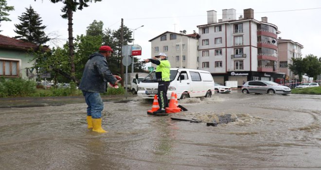 Caddeleri göle çeviren yağmurun miktarı belli oldu