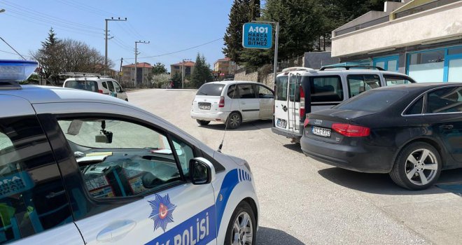 Çaldıkları araba ile gezerken polisin dikkati ile yakalandılar