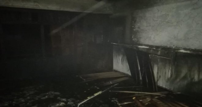 Camide çıkan yangında büyük hasar oluştu  