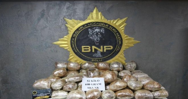 Çekyatın içi uyuşturucu deposu çıktı: 52 kilo uyuşturucu ele geçirildi