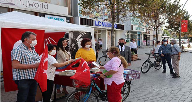 CHP’nin standına binlerce kişi akın etti