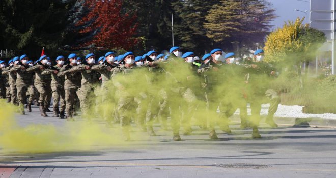 Cumhuriyet'in 98’inci yılında komandolar caddeleri inletti