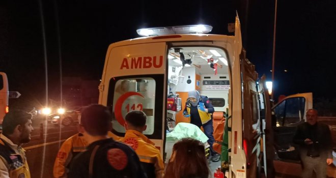 D-100'de iki motosiklet çarpıştı: 3 yaralı