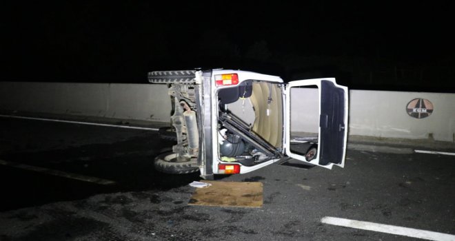 D-100’de tırla çarpışan otomobil takla attı: 1 yaralı