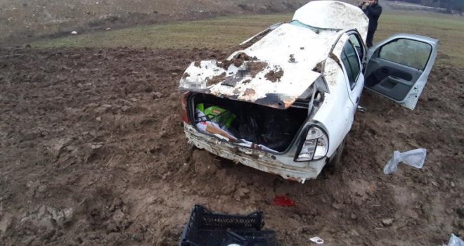 Defalarca takla atan otomobil içindeki 2 kişi yaralandı….