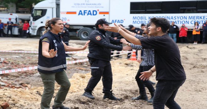 Deprem tatbikatında nefes kesen anlar yaşandı........