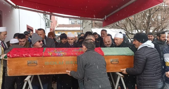 Depremde yaşamını yitiren turizm rehberi İmran Aydoğdu Bolu'da defnedildi