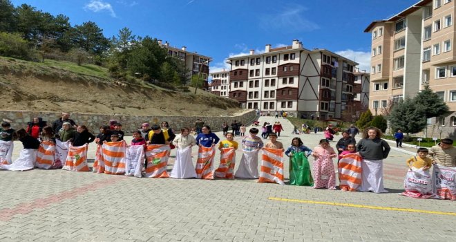 Depremzede çocuklar unutmayacakları bir gün geçirdi.....