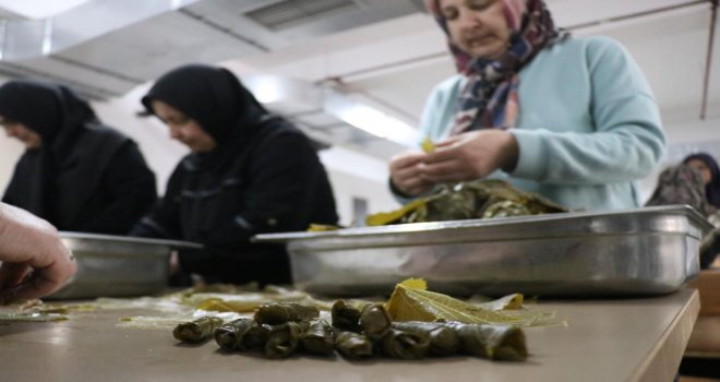 Depremzedeler bayram için Bolu’da yaprak sardı