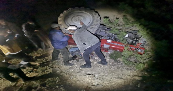 Devrilen traktörün altında kalan sürücü hayatını kaybetti......