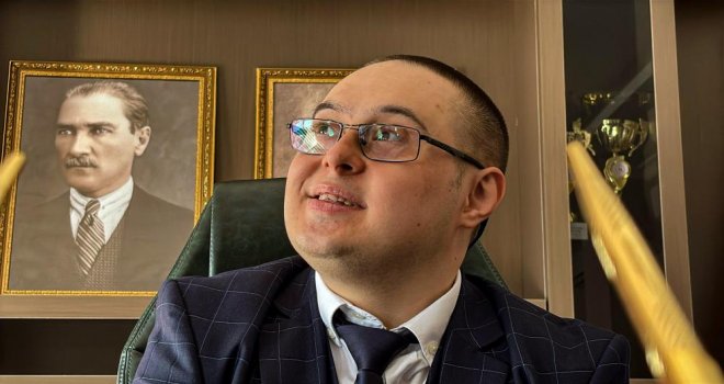 Down sendromlu genç milli eğitim müdürü oldu: İlk talimatı gençlere spor salonu oldu