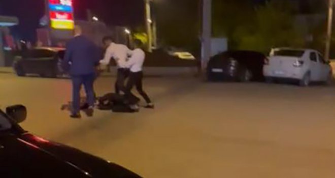 Düğün salonunda ortalık karıştı: Tekme tokat kavga ettiler