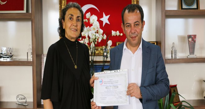EKMUD’dan Başkan Özcan’a teşekkür belgesi