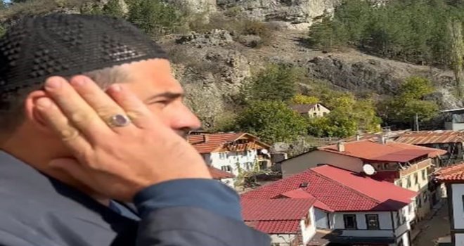 Elektrikler gidince tarihi camide çifte ezan okundu