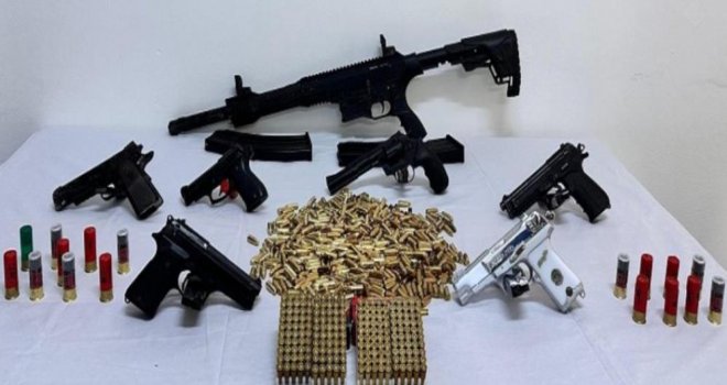 Evden cephanelik çıktı: 4 şüpheli adliyeye sevk edildi......