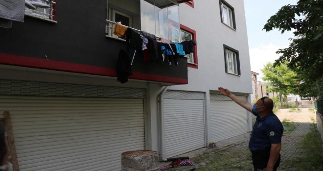 Evine balkondan girmeye çalışan kadın beton zemine düştü