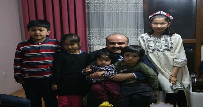 FATİH METİN’DEN DOĞU TÜRKİSTANLILARA ZİYARET 