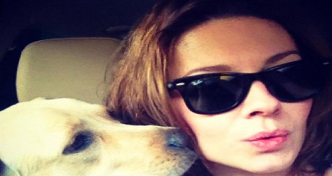 Feci yangında yaşamını yitiren stilist Feray Kanpolat’ın yaşadığı sitede sessizlik hakim