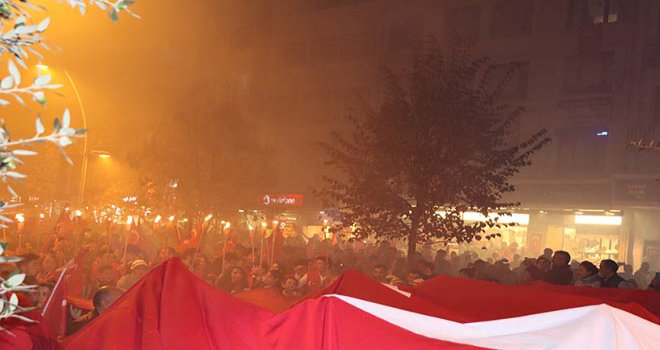 Fener alayının ateşi her yeri sardı...