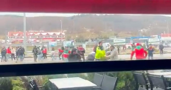 Fenerbahçeli ve Amed SF'li taraftarlar birbirine girdi