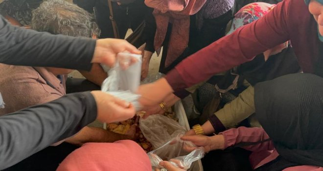 Fiyatı duyan koştu geldi, bir kasa mantar dakikalar içinde tükendi