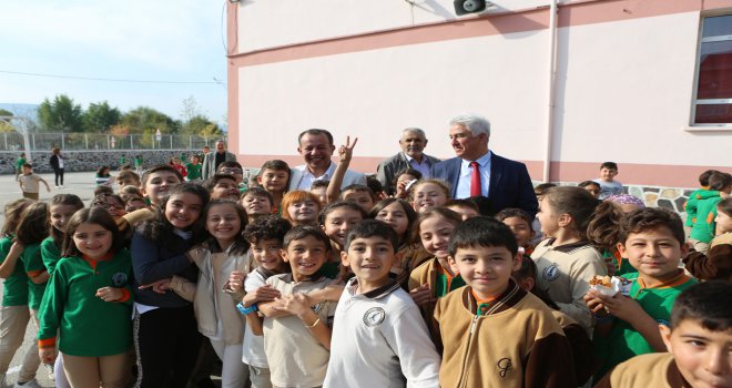 Gazipaşa öğrencilerinden Belediye Başkanı Tanju Özcan’a sevgi seli