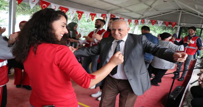 Genç gönüllüler Kızılay’ın 154. yıldönümünü yaşlılarla birlikte kutladılar