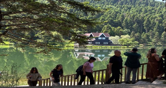 Gölcük Tabiat Parkı tatilcilerin akınına uğradı.......