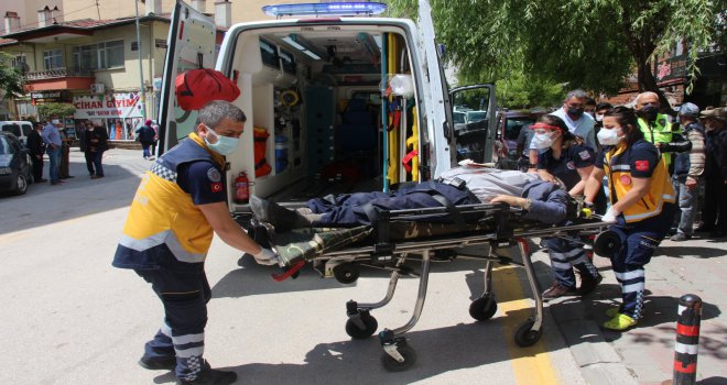 Güpegündüz sokak ortasında vuruldu 