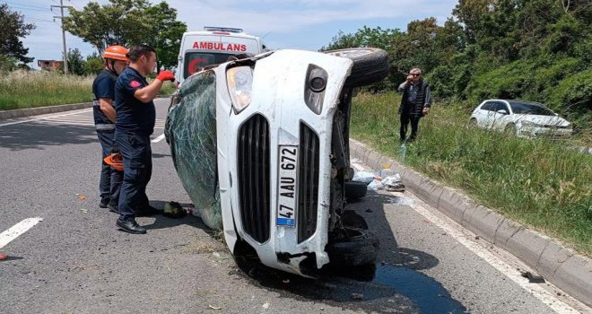 Hafif ticari araç D-100’de yan yattı: 5 yaralı