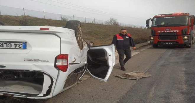 Hafif ticari araç takla attı: 1 yaralı