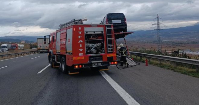 Hafif ticari araçlar yanmaktan son anda kurtuldu....