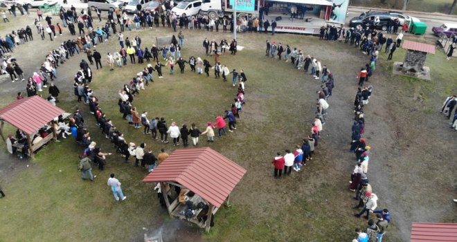 Hamsi festivalinde 3 bin kişiye 2 ton hamsi dağıtıldı