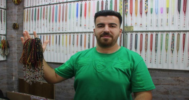 Harita kadastro mesleğini bırakarak tespih işine girdi