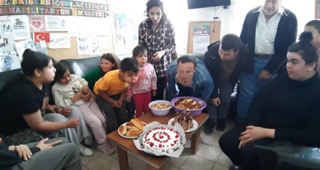 Hayatını kaybeden özel bireyin doğum günü gözyaşlarıyla kutlandı