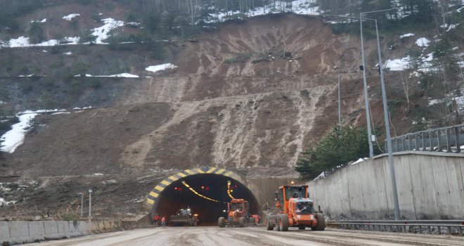 Heyelan nedeniyle kapanan Bolu Dağı Tüneli ulaşıma açılıyor