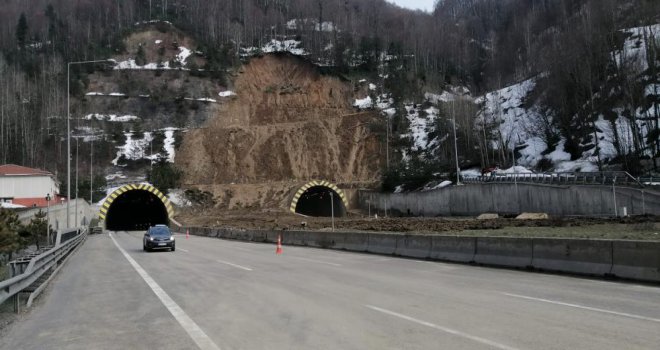 Heyelan sebebiyle kapanan Bolu Dağı Tüneli 44 saat sonra yeniden açıldı