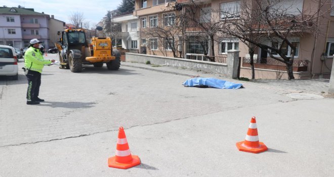 İş makinasının çarpıp üzerinden geçtiği vatandaş feci şekilde hayatını kaybetti