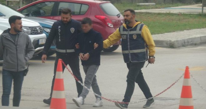 İş yerinden malzeme çalan şüpheliyi polis suçüstü yakaladı....