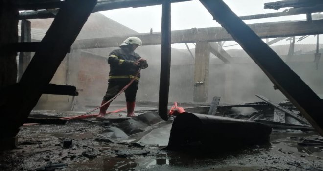 İş yerinin çatısında yangın çıktı….