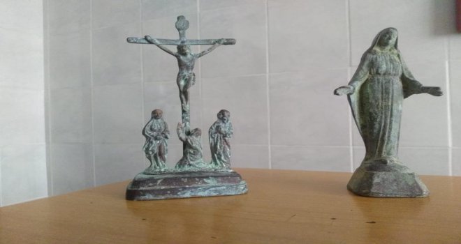 Jandarmadan tarihi eser ve kaçak sigara operasyonu