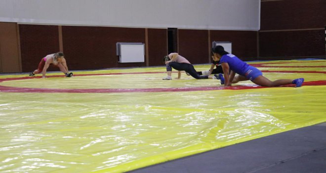 Kadın güreşçiler 2020 Olimpiyatları'na Bolu’da hazırlanıyor