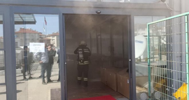 Kafeteryadaki trafo bomba gibi patladı 