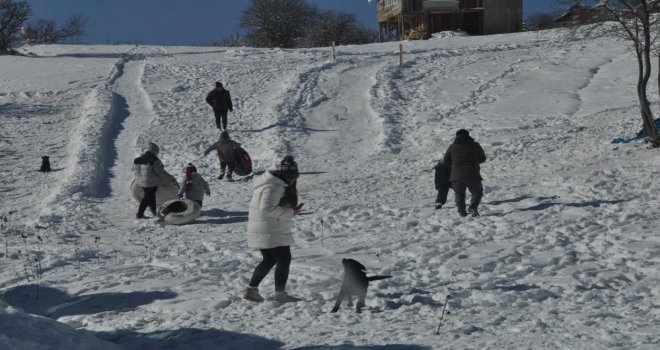 Kar, güneş, manzara ve eğlence Abant’ta..