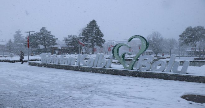 Kar kalınlığı 10 santimetreyi buldu