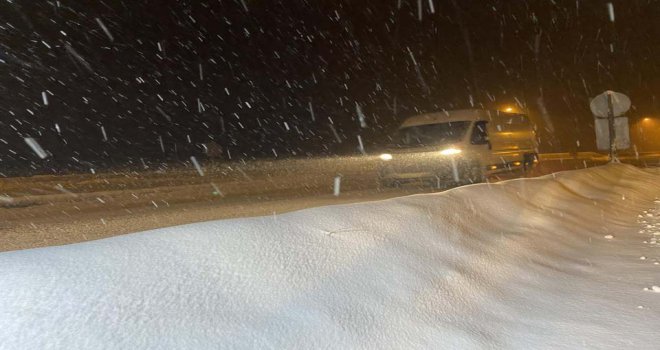 Kar kalınlığı 30 santimetreye ulaştı