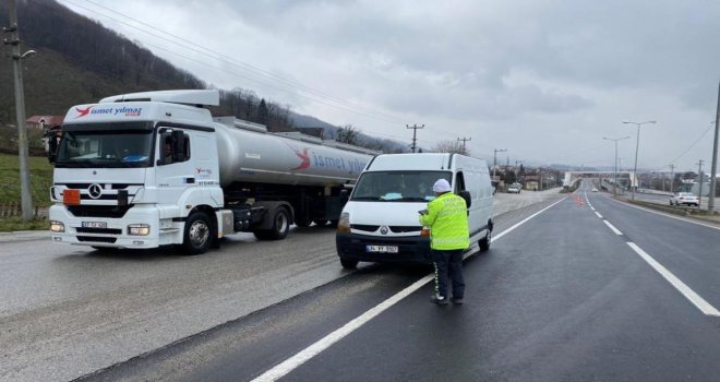 Kar yağışı uyarısı trafik polislerini harekete geçirdi