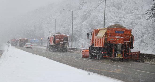 Karayolları ekipleri Bolu Dağı'nda seferber oldu